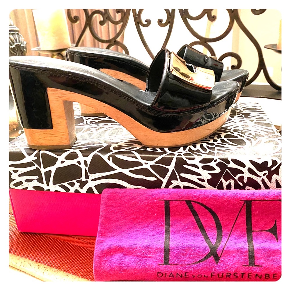 Diane von Furstenberg black patent 3.5” heel  7.5